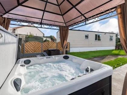 Hot Tub. Countryside. Coast. 5* Patrington Haven Leisure Park, East Yorkshire Villa Kültér fotó
